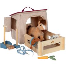 Horse with stall and accessories LE12731 Small Foot company 1