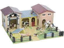 The Farmyard LTV410-899 Le Toy Van 1