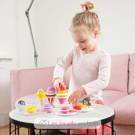 Ice cream selection New Classic Toys 10630 pretend play toys