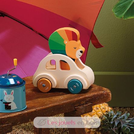 Lion tooting car V7426Y Vilac 6