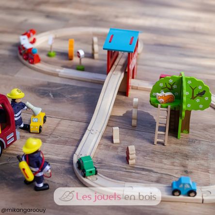 Fire Station Train Set BJT037 Bigjigs Toys 5