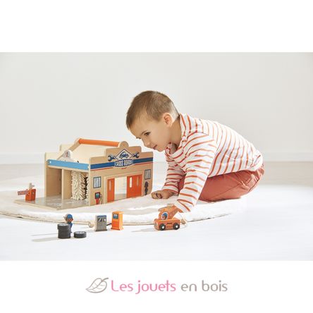 Wooden Garage Cross Roads J05918 Janod 9