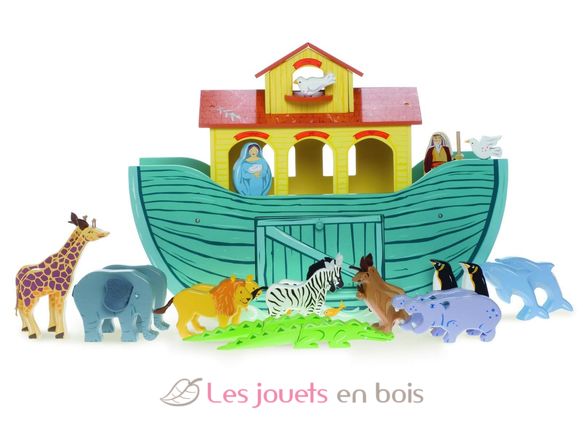 Wooden ark and animals top