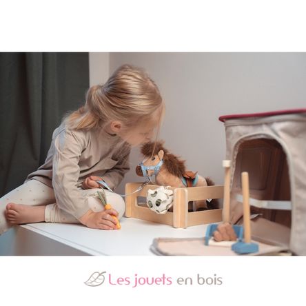 Horse with stall and accessories LE12731 Small Foot company 3